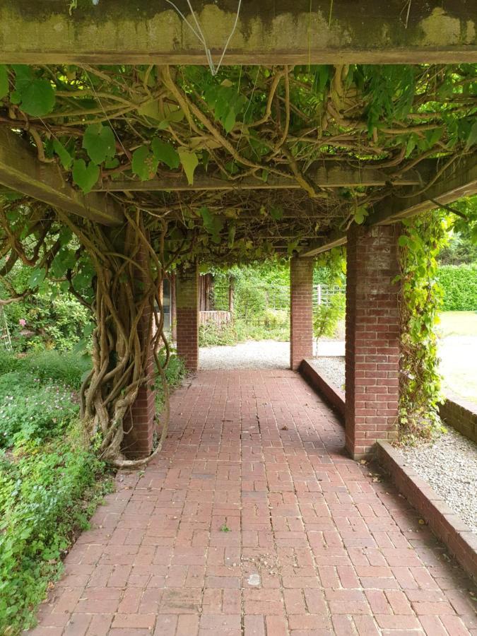 The Reading Whole Apartment With Private Lake And Gardens Exterior foto